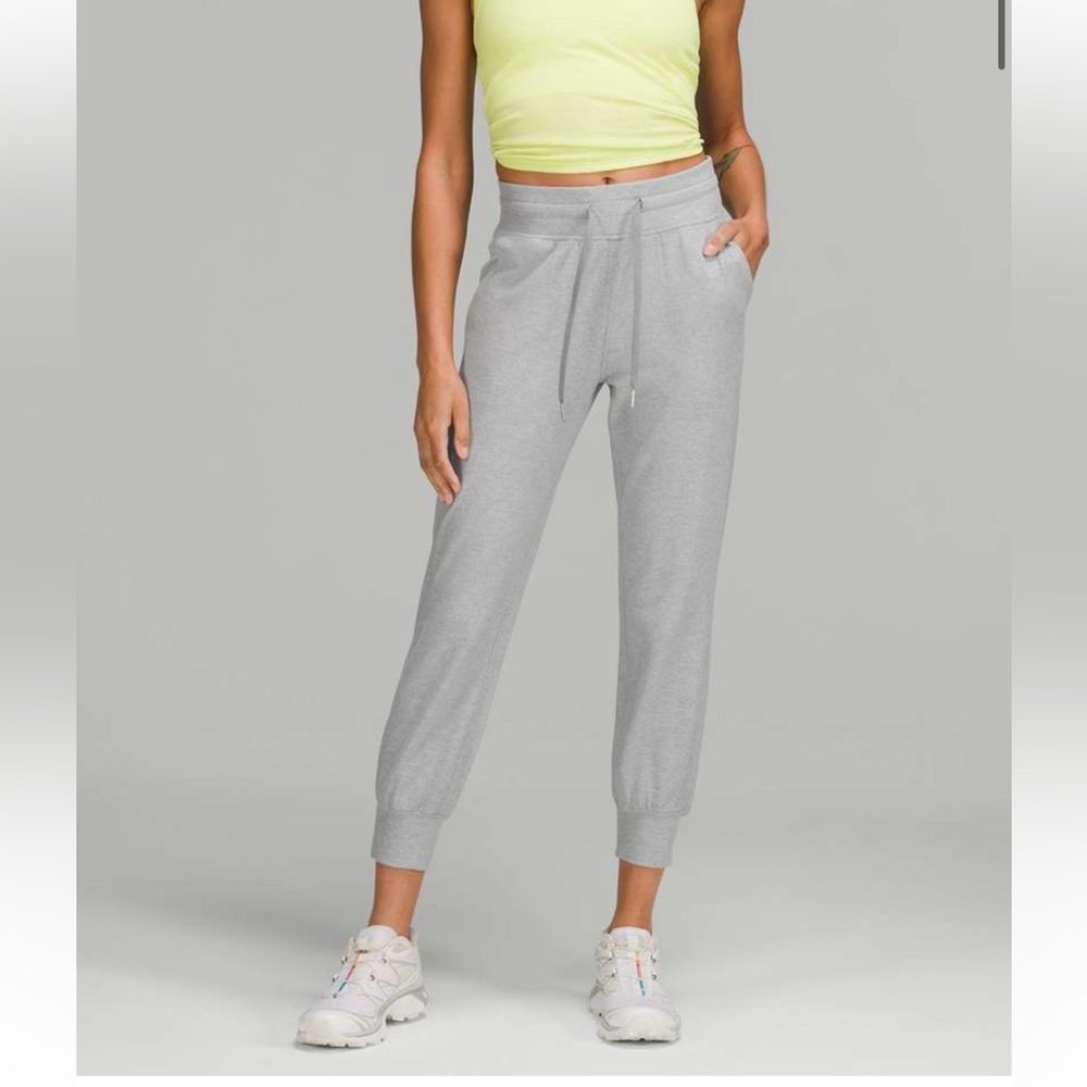lululemon athletica Women’s Light Gray Sweatpants